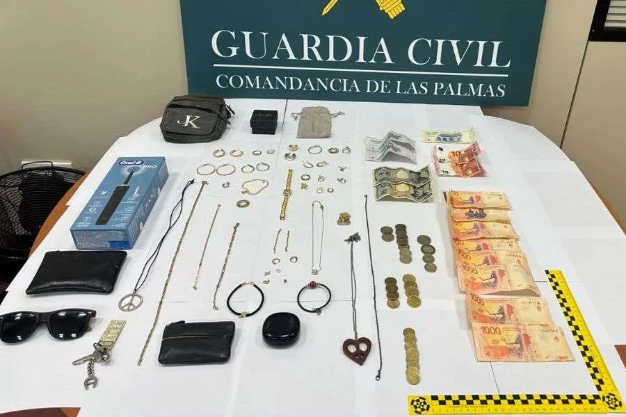 PRACOWNIK LOTNISKA OKRADAŁ BAGAŻE