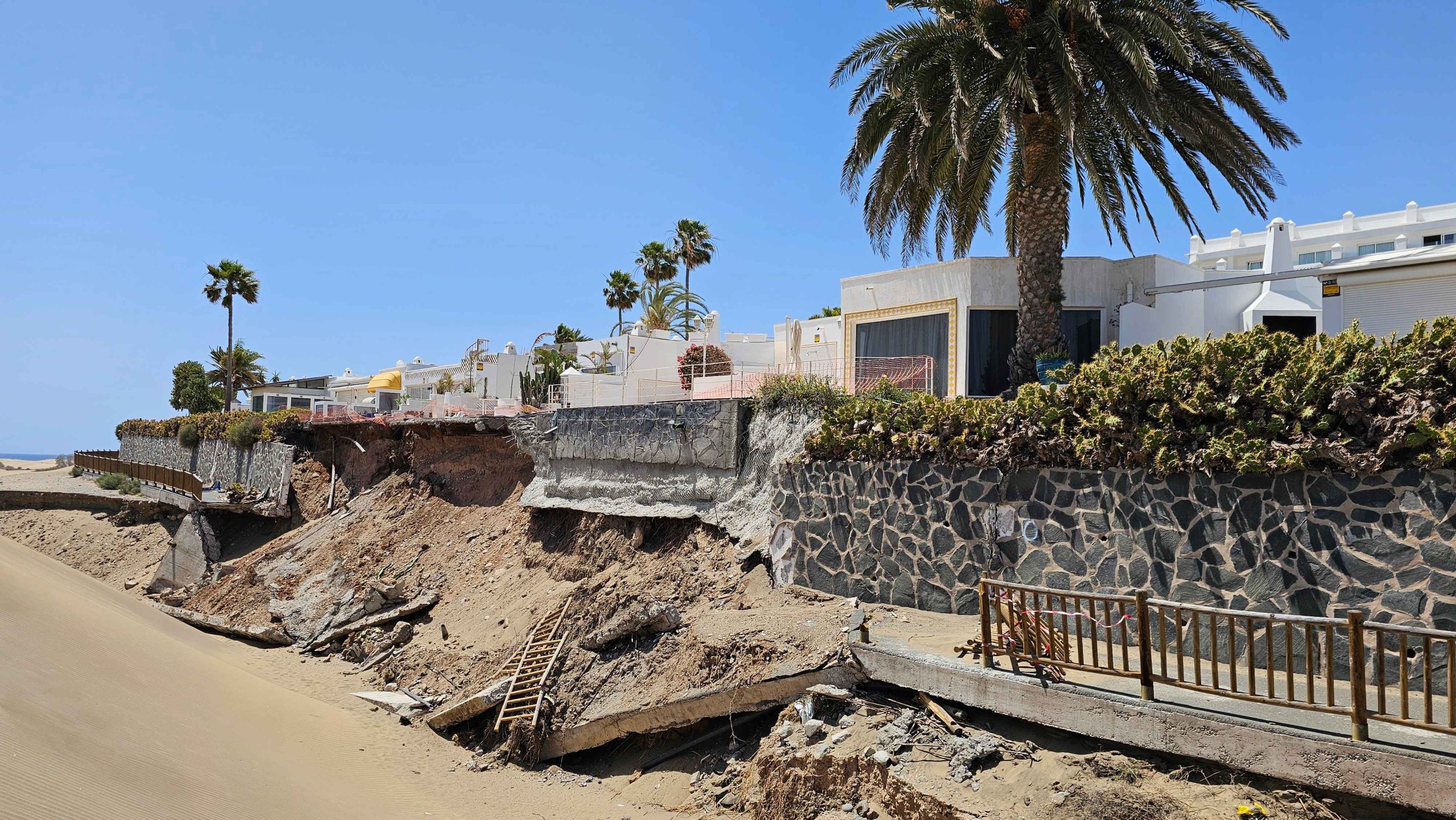 PO BURZY ZAMKNIĘTO 10 DOMÓW WAKACYJNYCH