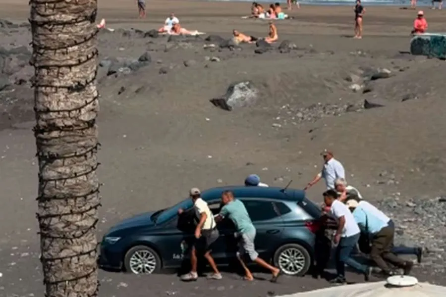 TURYSTA WJECHAŁ NA PLAŻĘ (VIDEO)
