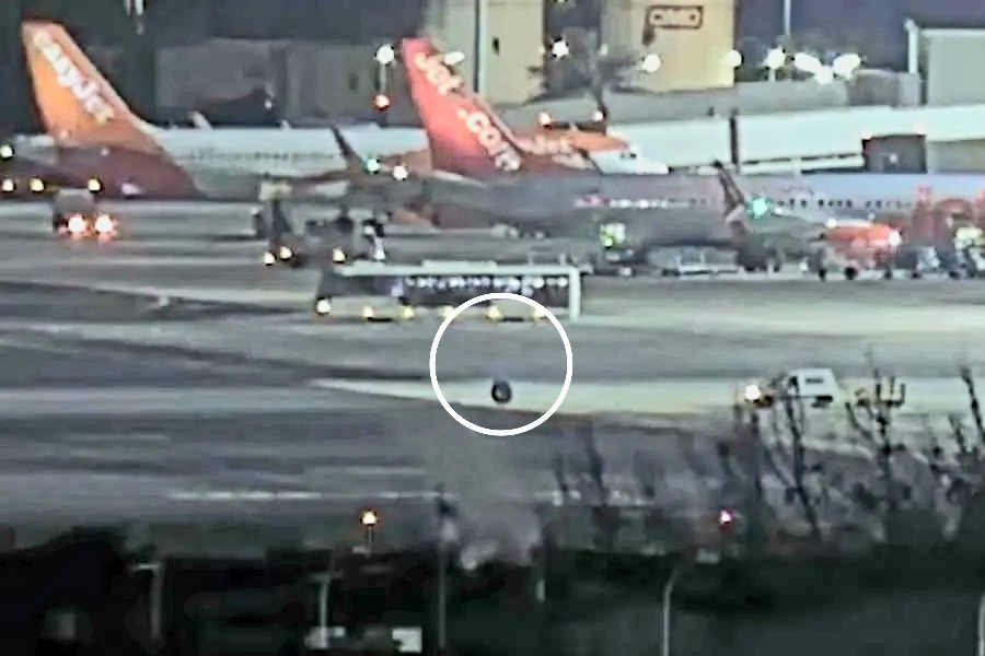NIECODZIENNY INCYDENT NA LOTNISKU (VIDEO)