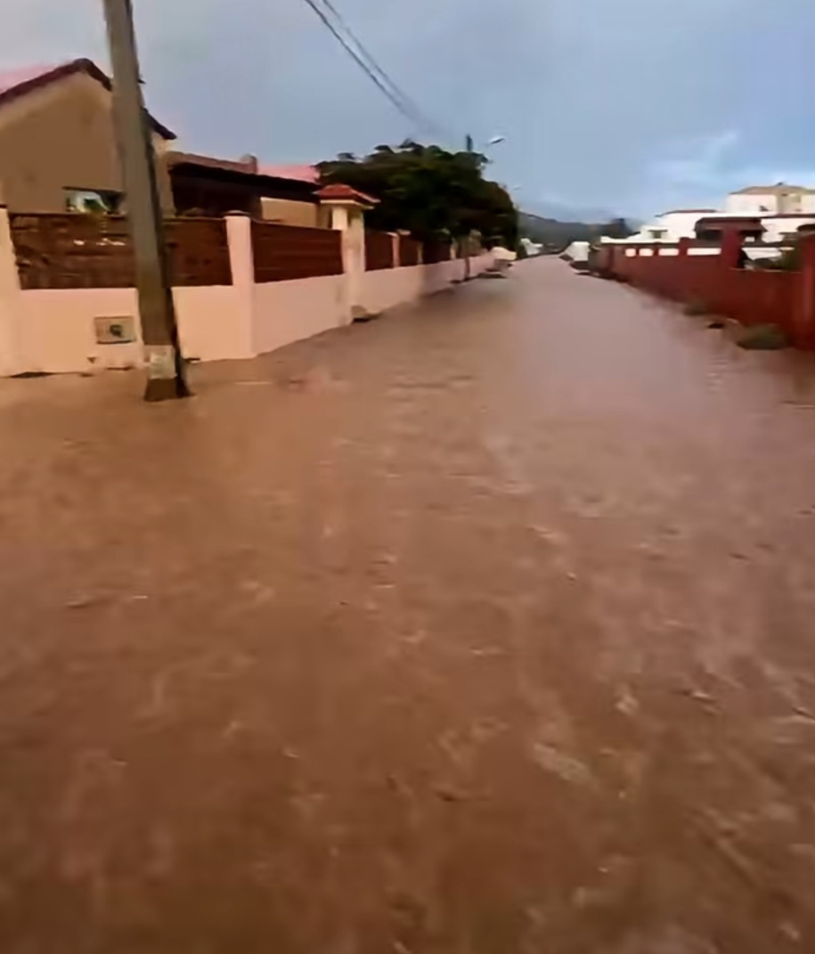 ZALANE ULICE I KONIEC ALERTU POGODOWEGO (VIDEO)